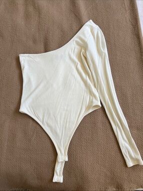 Naked Wardrobe One-Shoulder Ivory Long-Sleeve Bodysuit